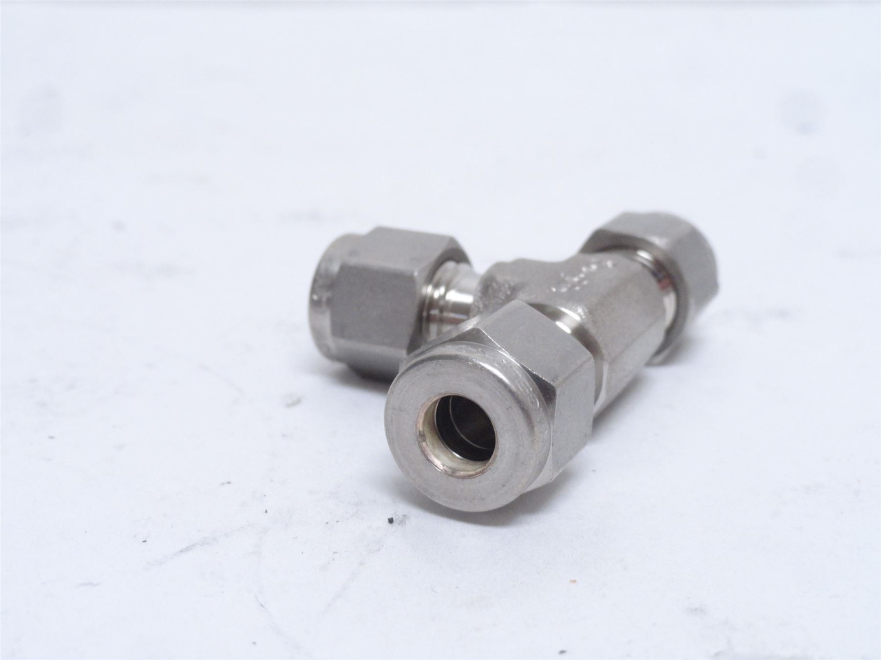 Swagelok SS-400-3; Compression Tee; SS-316; 1/4" Tube