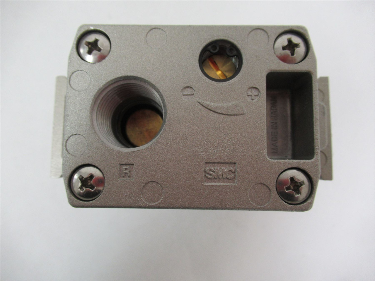 SMC AV4000-04-5DZ-XC6; Solenoid Valve soft start 1/2PT