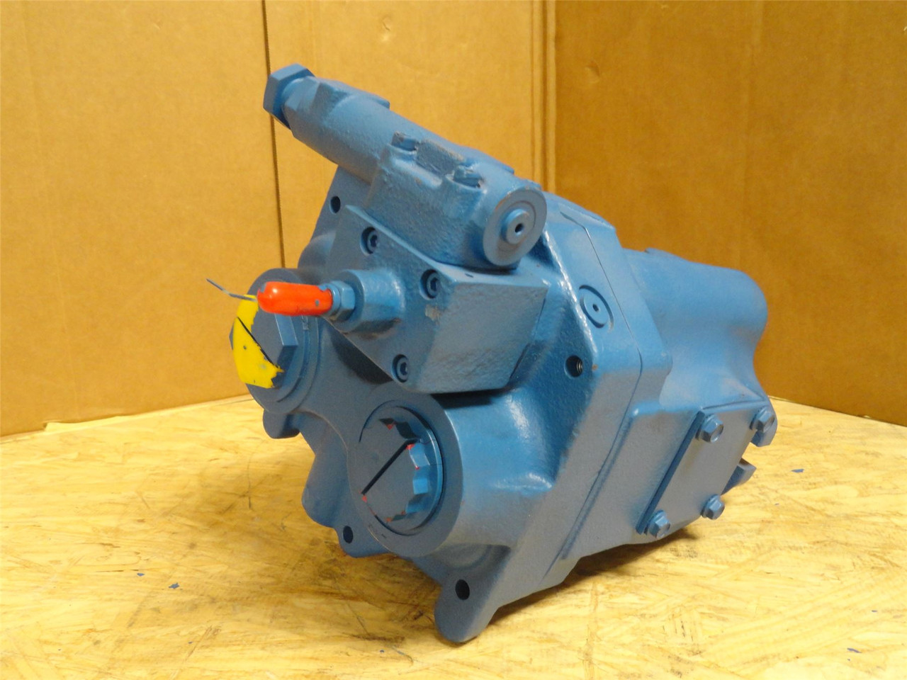 Eaton PVQ45AR01AB10G0700000200100CD0A; Piston Pump 02-348838