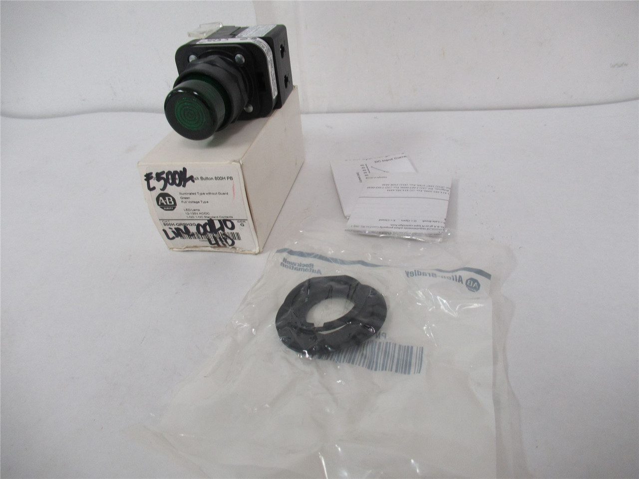 Allen-Bradley 800H-QRBH2G; Momentary Push Button 30mm Green