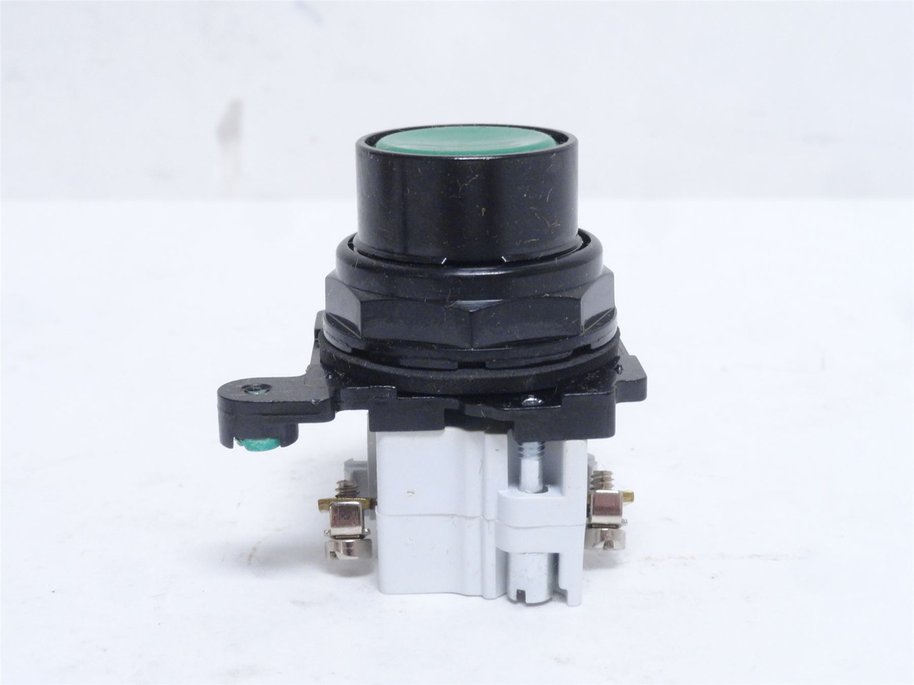 Eaton E34PB3-53X; Green Flush Push Button Operator; 30mm