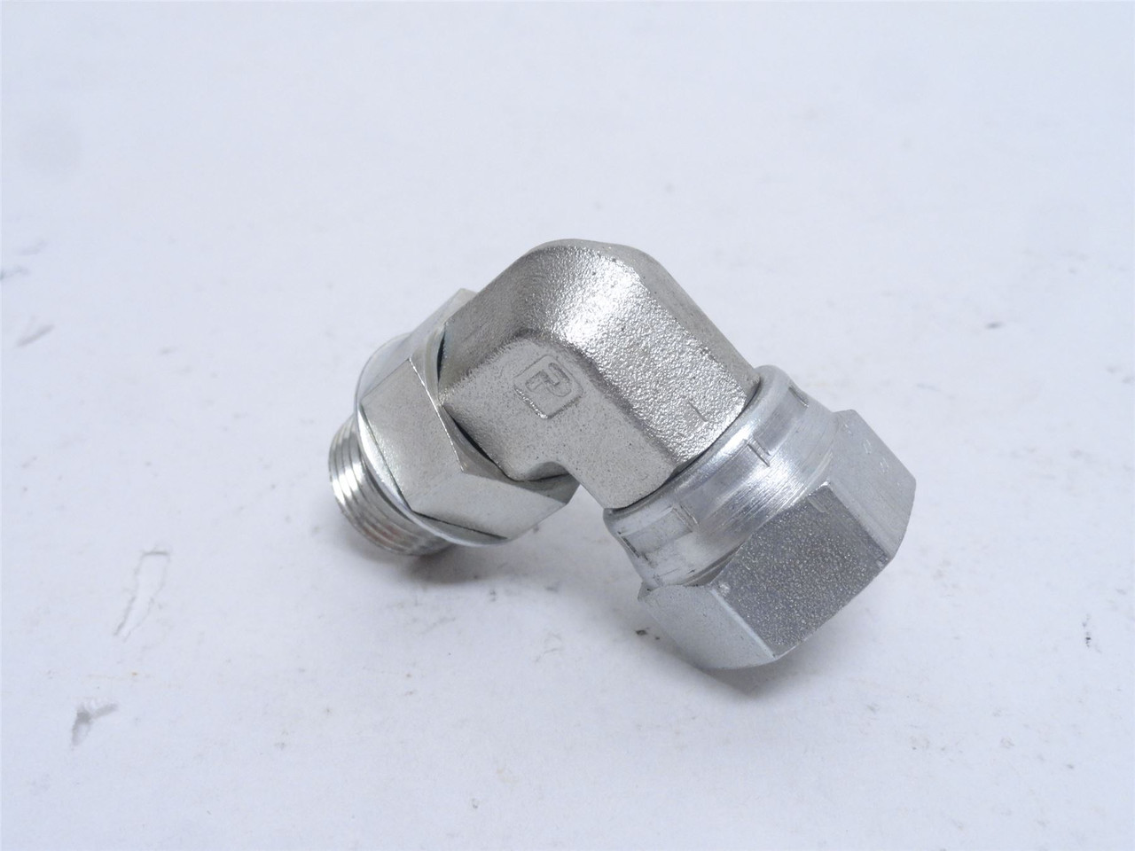 Eaton 2507-8-8S; Tube Adaptor Elbow; 90Deg; 1/2NPT x 1/2 BOSS