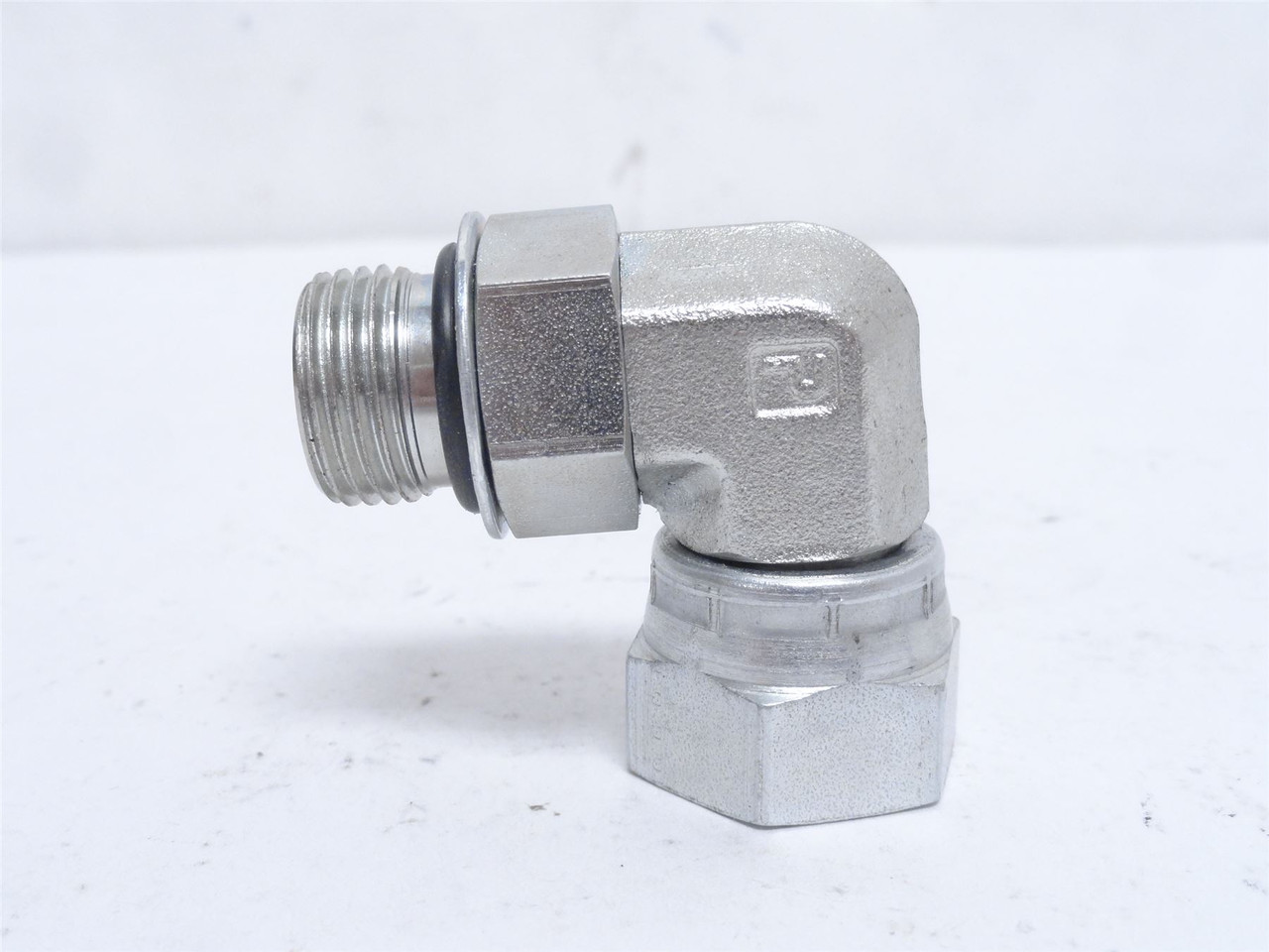 Eaton 2507-8-8S; Tube Adaptor Elbow; 90Deg; 1/2NPT x 1/2 BOSS