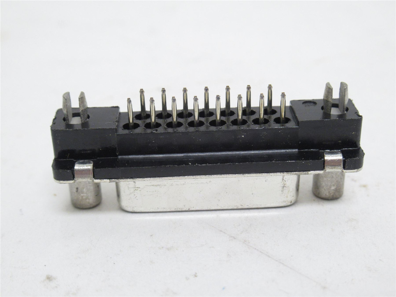 Amp 787683-1; Lot-6; D-Sub Standard Connectors; 15-Pin