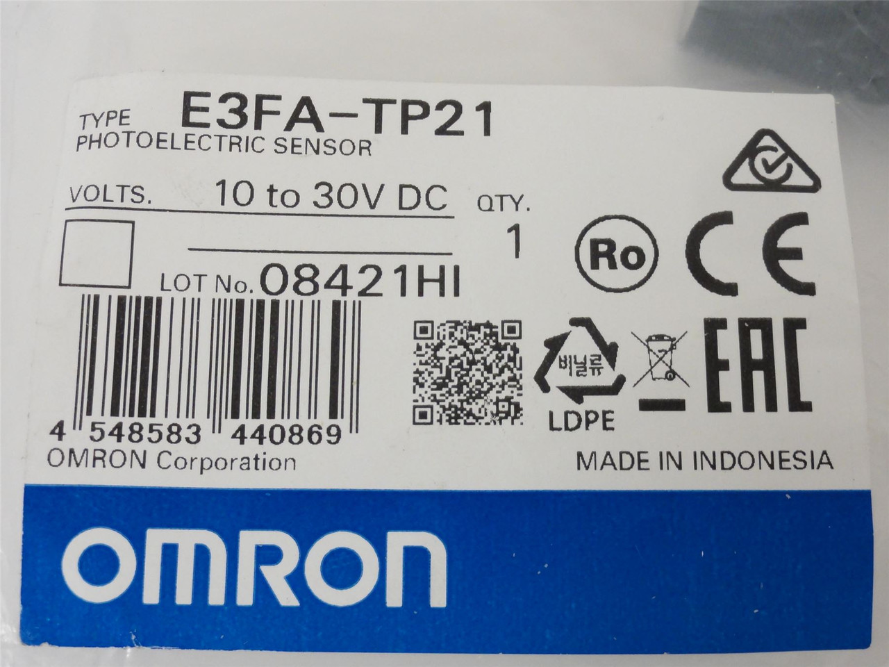 Omron E3FA-TP21; Photo Sensor; 10-30VDC; 20m Sensing Distance