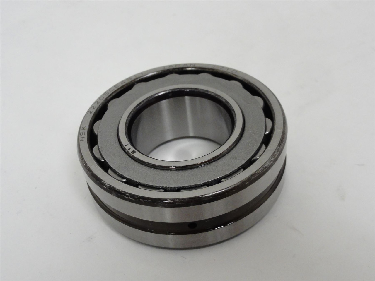 NSK 22205CE4; Roller Bearing; 25mm ID; 52mm OD; 18mm Width