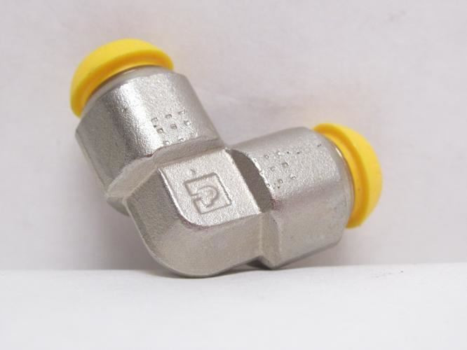 Parker EPB8; Brass PrestoLok Union Elbow 90Deg; 15/16"/8mm Tube