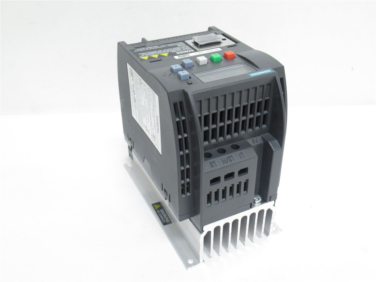 Siemens 6SL3210-5BE21-1UV0; AC Drive 1-1/2HP; 400-480V; 4A