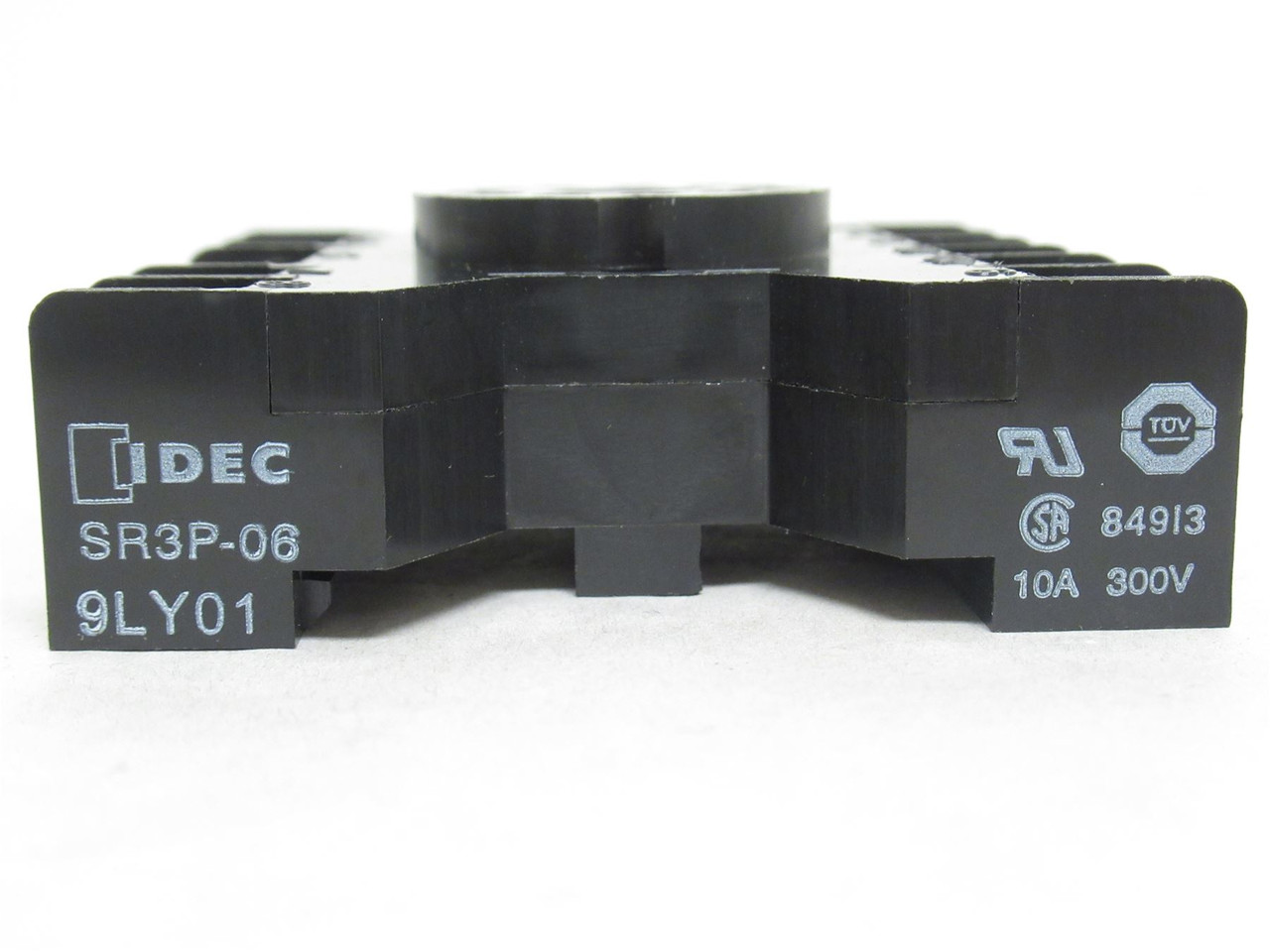 Idec SR3P-06; Relay Socket; 11-Pin; 10A; 300V
