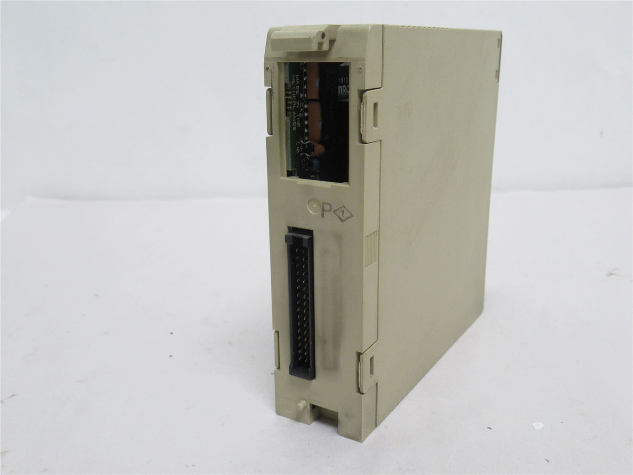 Omron C200H-OC226N; Output Unit; 250VAC; 30VDC; 16-Point
