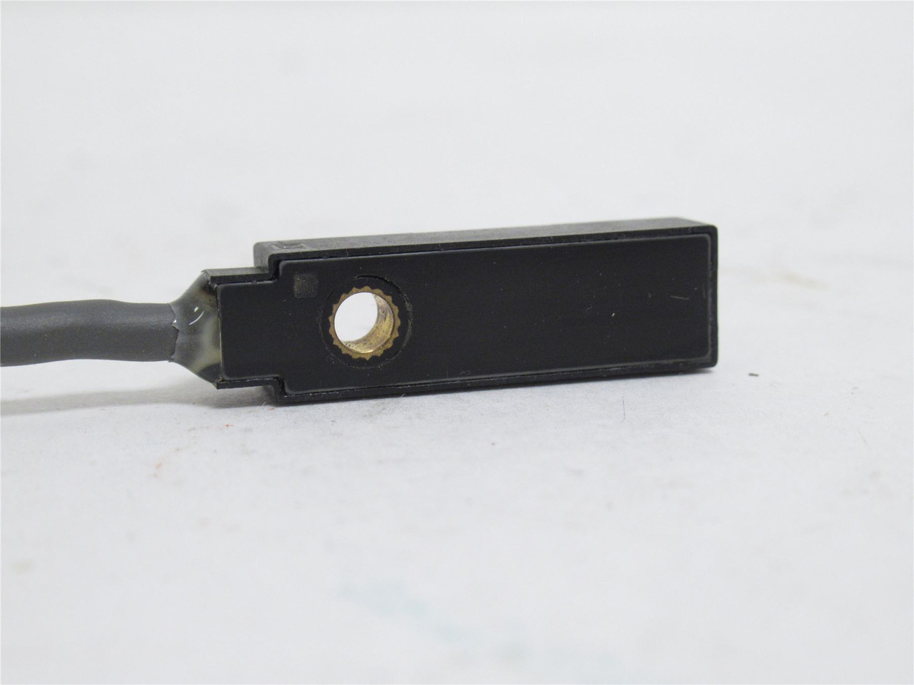 Omron TL-W1R5MC1; Proximity Switch; 12-24VDC; 100mA Max