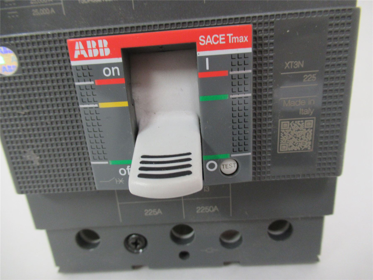 ABB XT3NU3225AFF000XXX; Circuit Breaker 3P 225AMP 600V TMAX