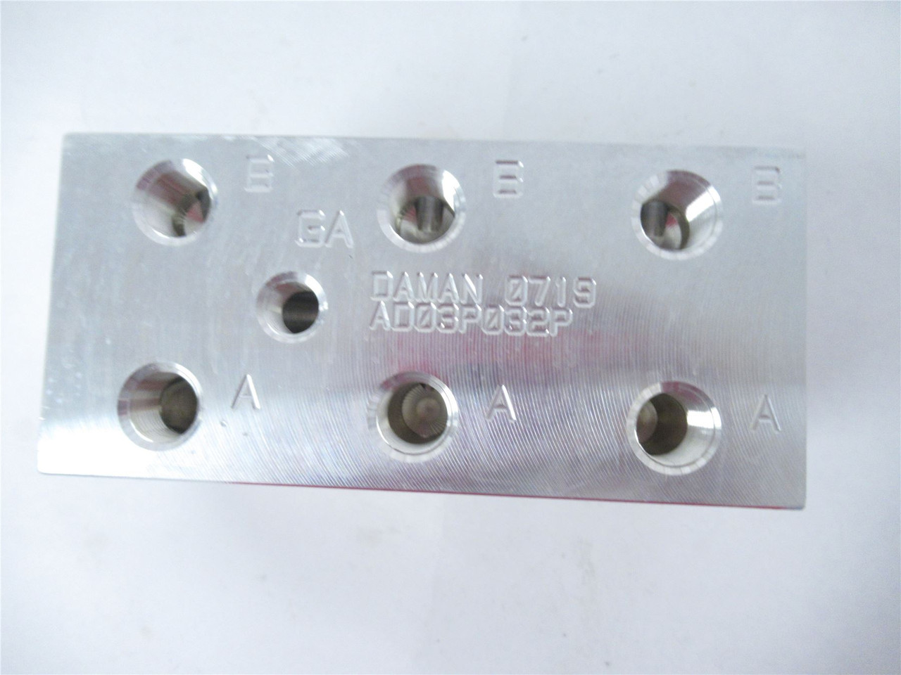 Daman AD03P032P; Hydraulic Manifold 3 Station 2.125" Spacing