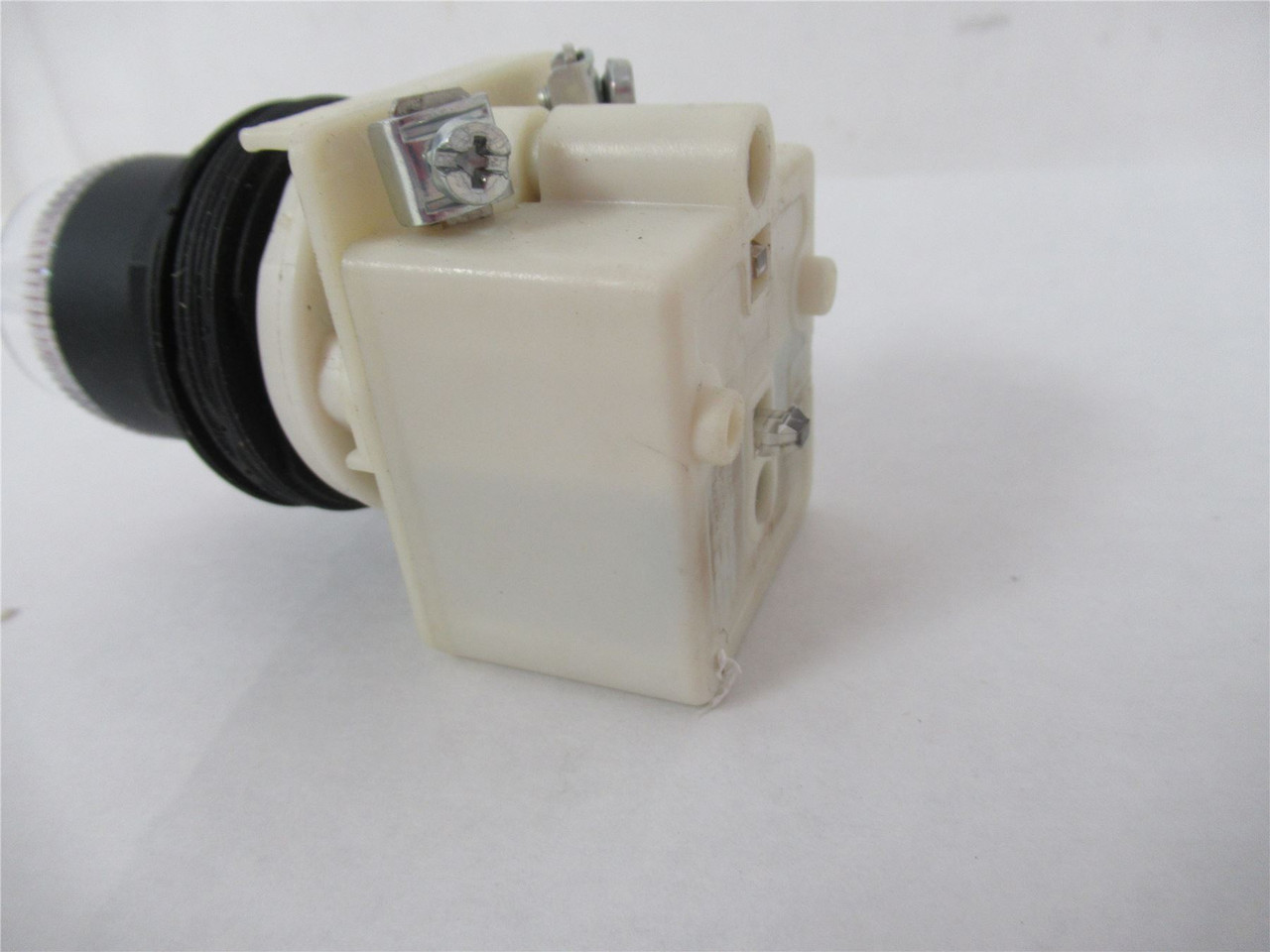 Schneider 9001SK1L1R; Pushbutton Switch Red 30 mm Illuminated