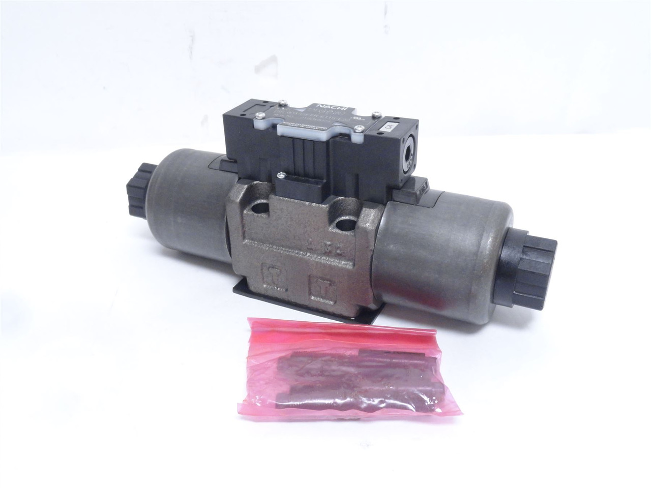 Nachi SS-G03-C4-FR-E115-E22; Solenoid Valve 2140N4094 3625PSI