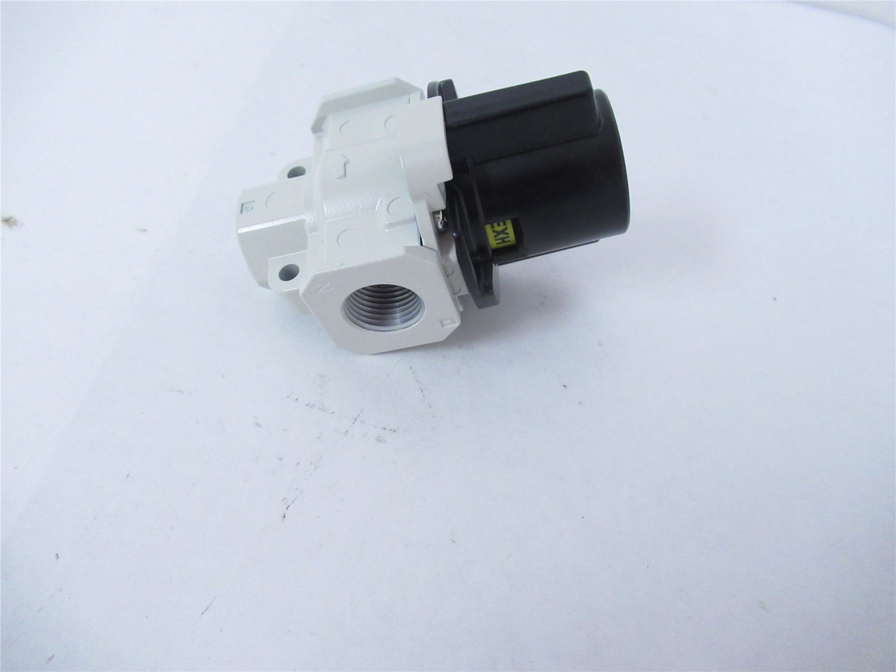 SMC VHS30-N03B-KRZ; Pneumatic Valve .375" 15-150psi