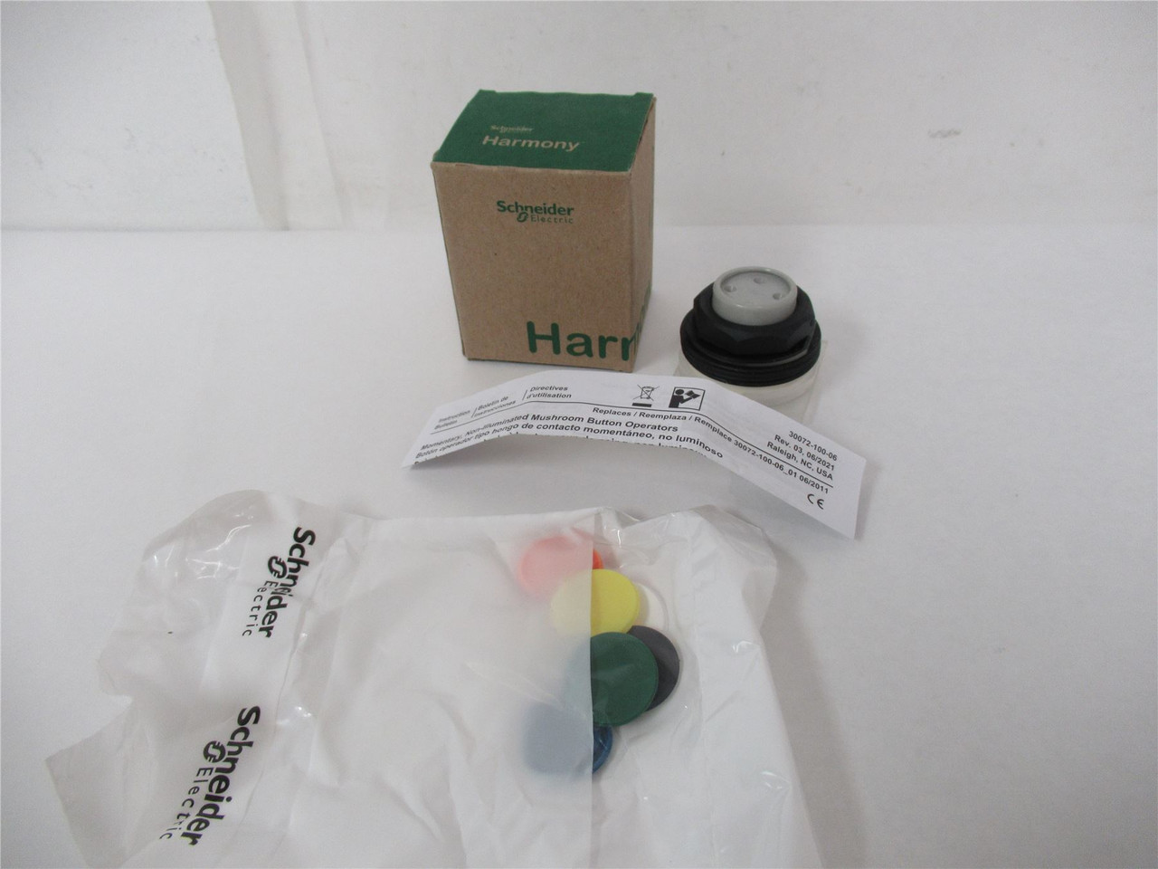 Schneider 9001SKR3U; Pushbutton NonIlluminated Momentary 30mm