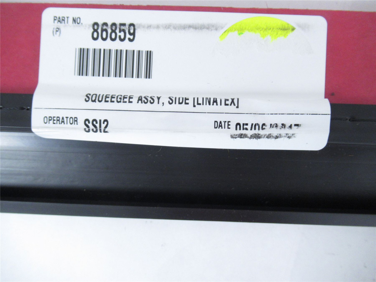 Tennant 86859; Squeegee Assembly; Side (Linatex) 23.3"