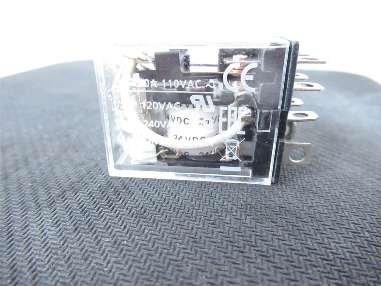 Omron LYN2 DC24; Relay 10A 110VAC; Coil: 24VDC