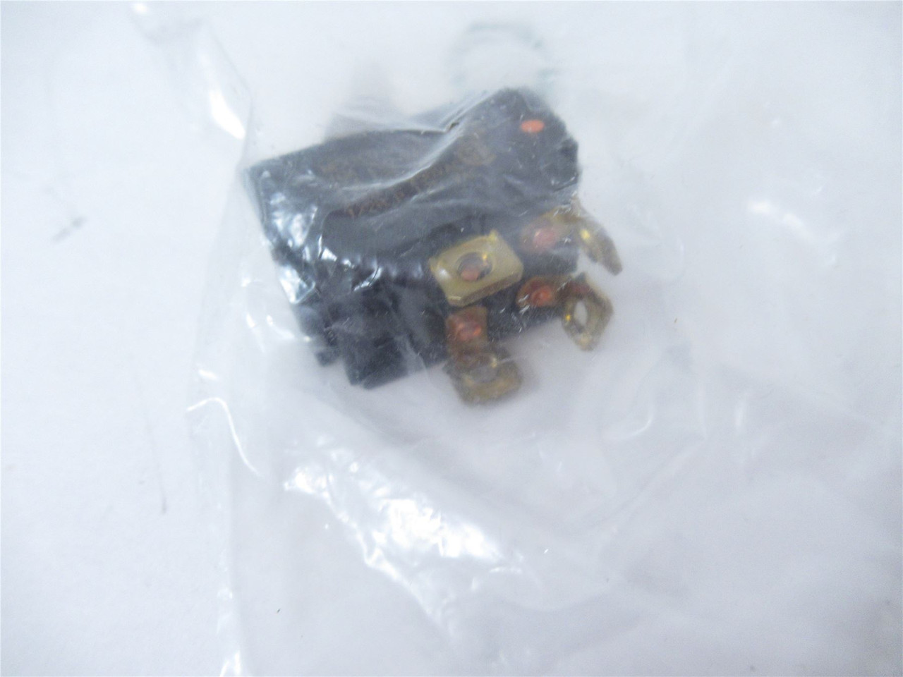 Eaton E10T215AS; Lot-6 Toggle Switch 15A 125VAC; 10A 250VAC