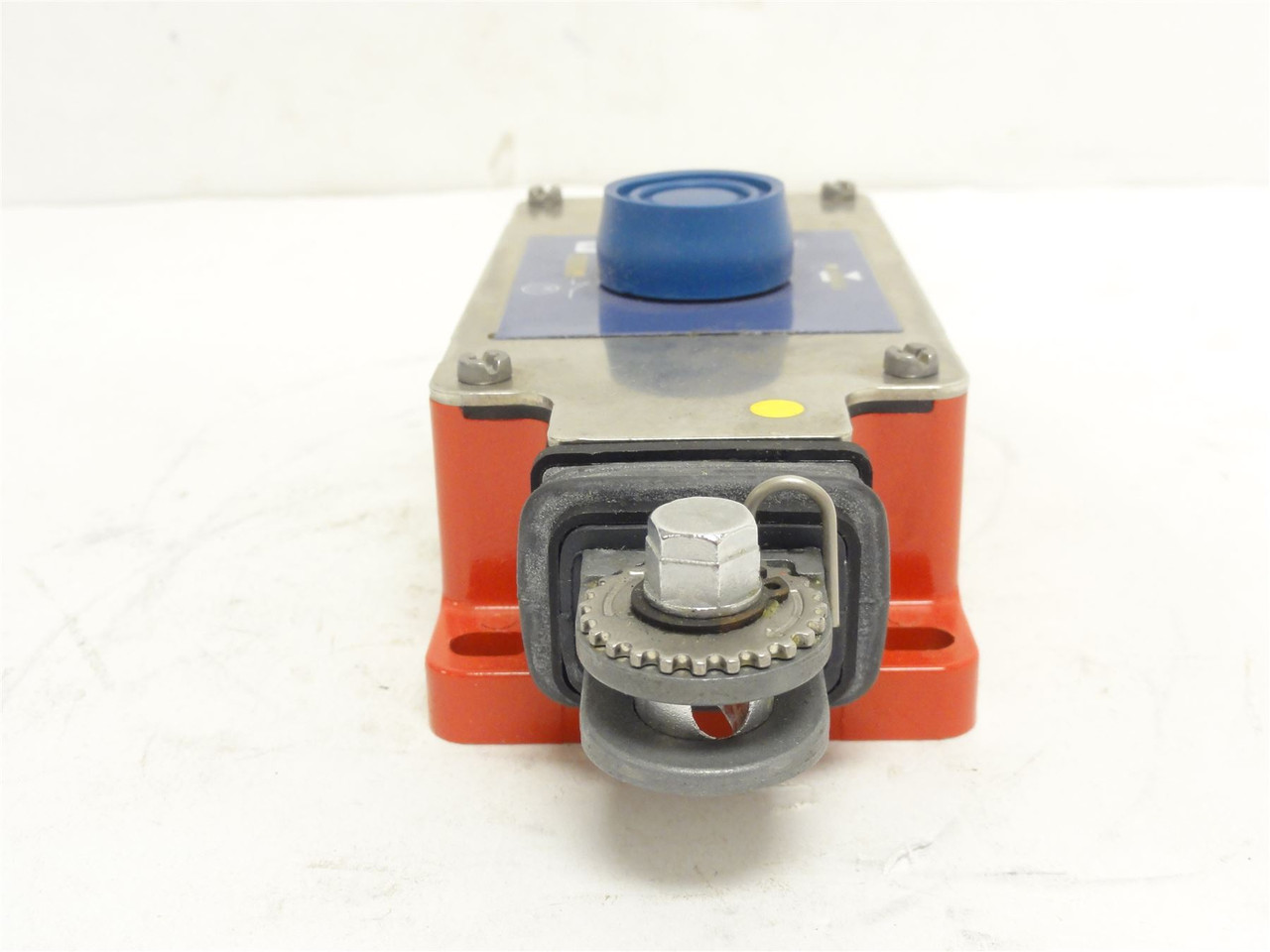 Telemecanique XY2CH13250; Cable Pull Switch; 3A; 24VAC; 1/2NPT