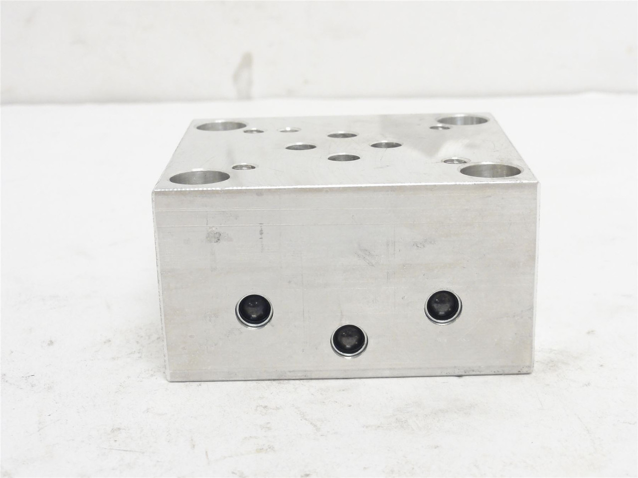 Daman AD03D05VAAB; Aluminum Valve Adaptor