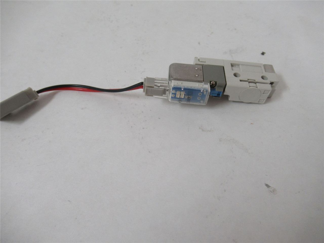 SMC VQZ115-5LJ1-CP; Pneumatic Valve 3 Way 24V No Mount