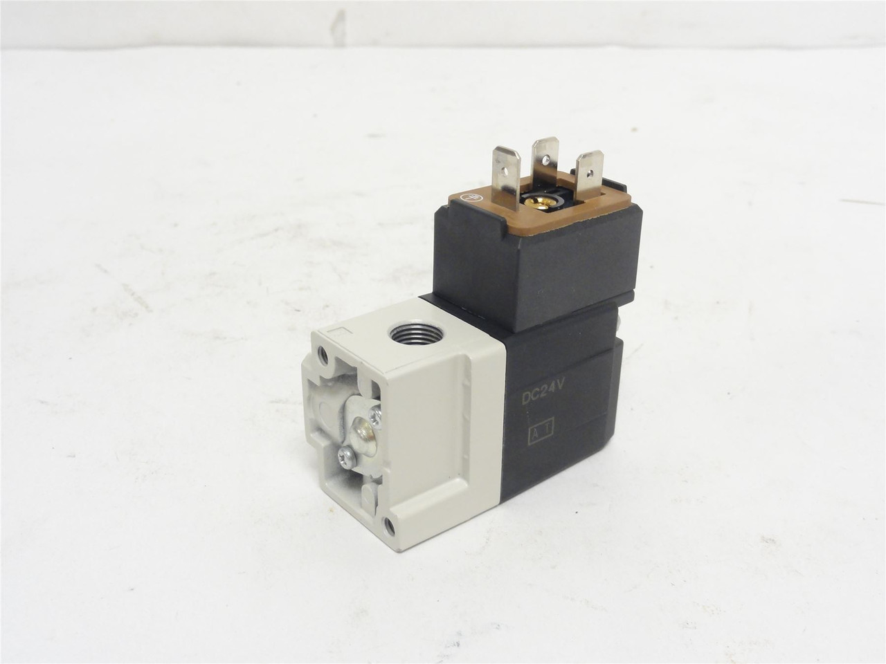 SMC VT307-501-01F-Q; Solenoid Air Valve; 0-0.7MPa; 24VDC