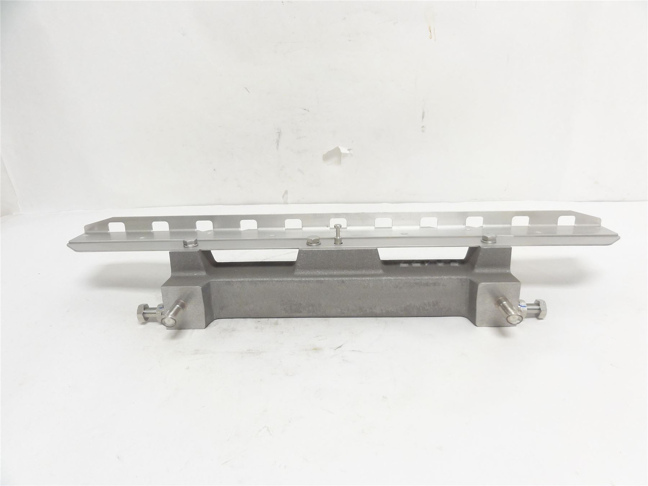 Cryovac FUR58620; Bar Seal Assembly Mount