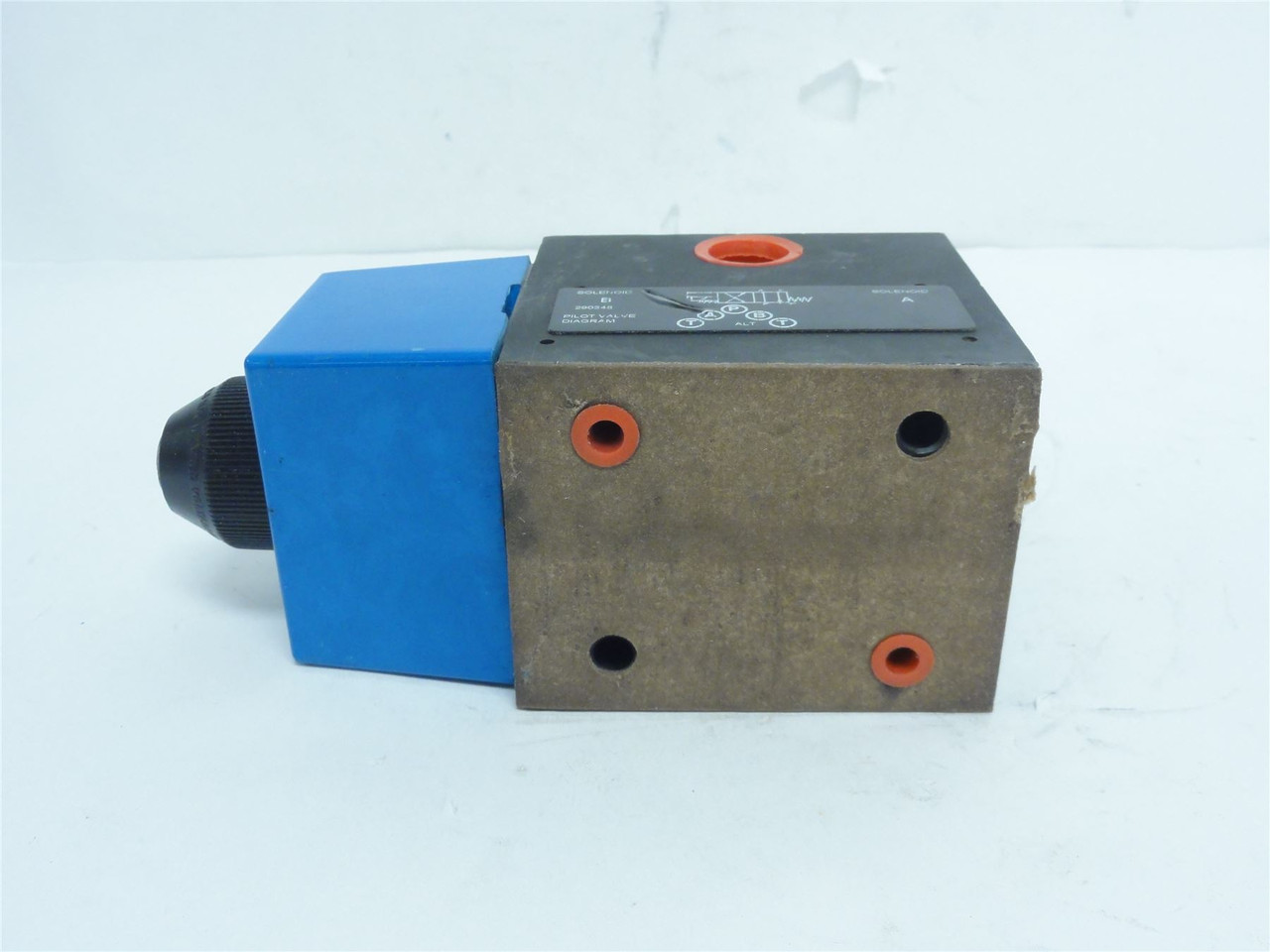 Eaton DG4S4-012A-B-60; Directional Valve 879249; 110/120VAC