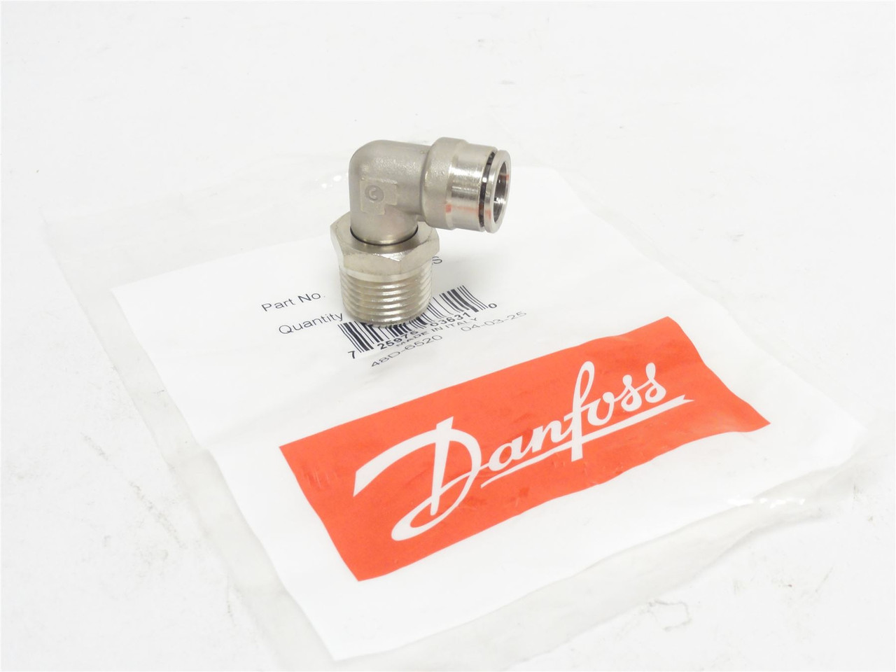 Danfoss 1169X8X8S; Tube Elbow 48D-6520; 90Deg; 1/2" x 1/2NPT