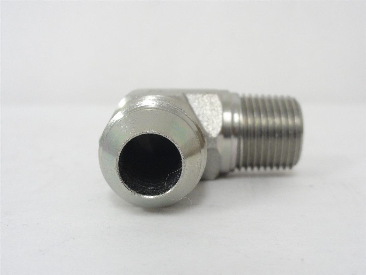 Eaton 2024-6-8S; Elbow Fitting; 90Deg; 3/8" NPT x 1/2 JIC