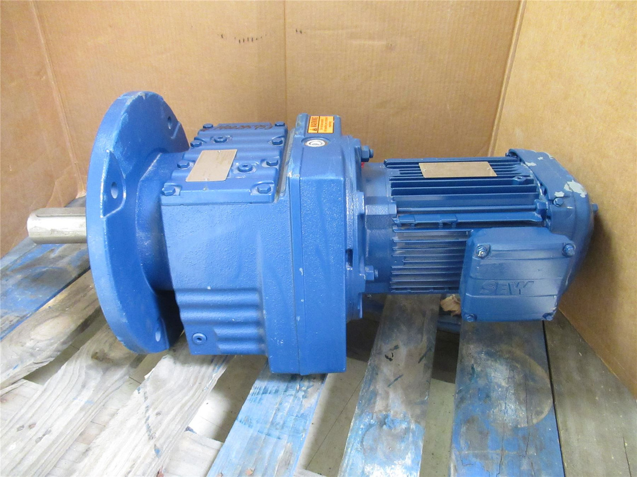 SEW RF87 DRN90L4/DH; AC Gearmotor; 82:1 Ratio; 2HP; 230/460V
