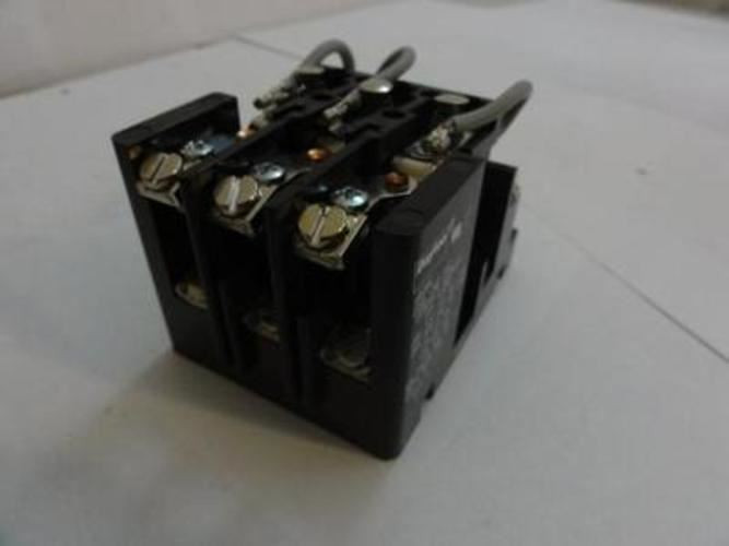 Dayton  1EGH4; Power Relay 240 Coil Volts; 30A 30VDC