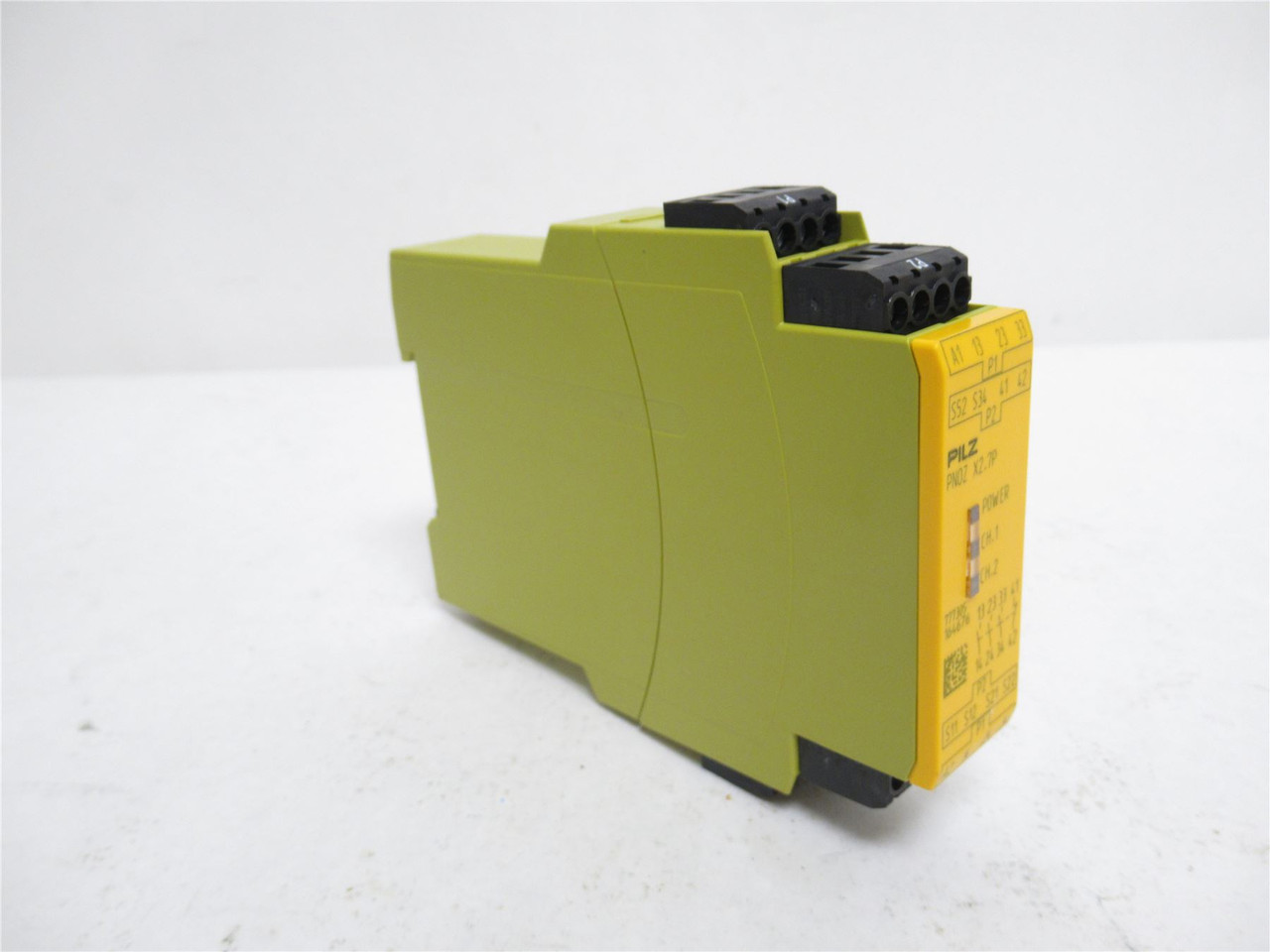 Pilz PNOZ X2.7P; Safety Relay 777305; 24VAC/DC; 3-NO; 1-NC