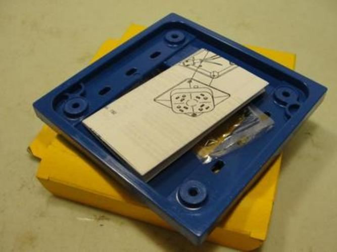 Hubbell HBL4APBL; Adapter Plate; 4 Plex; Color Blue