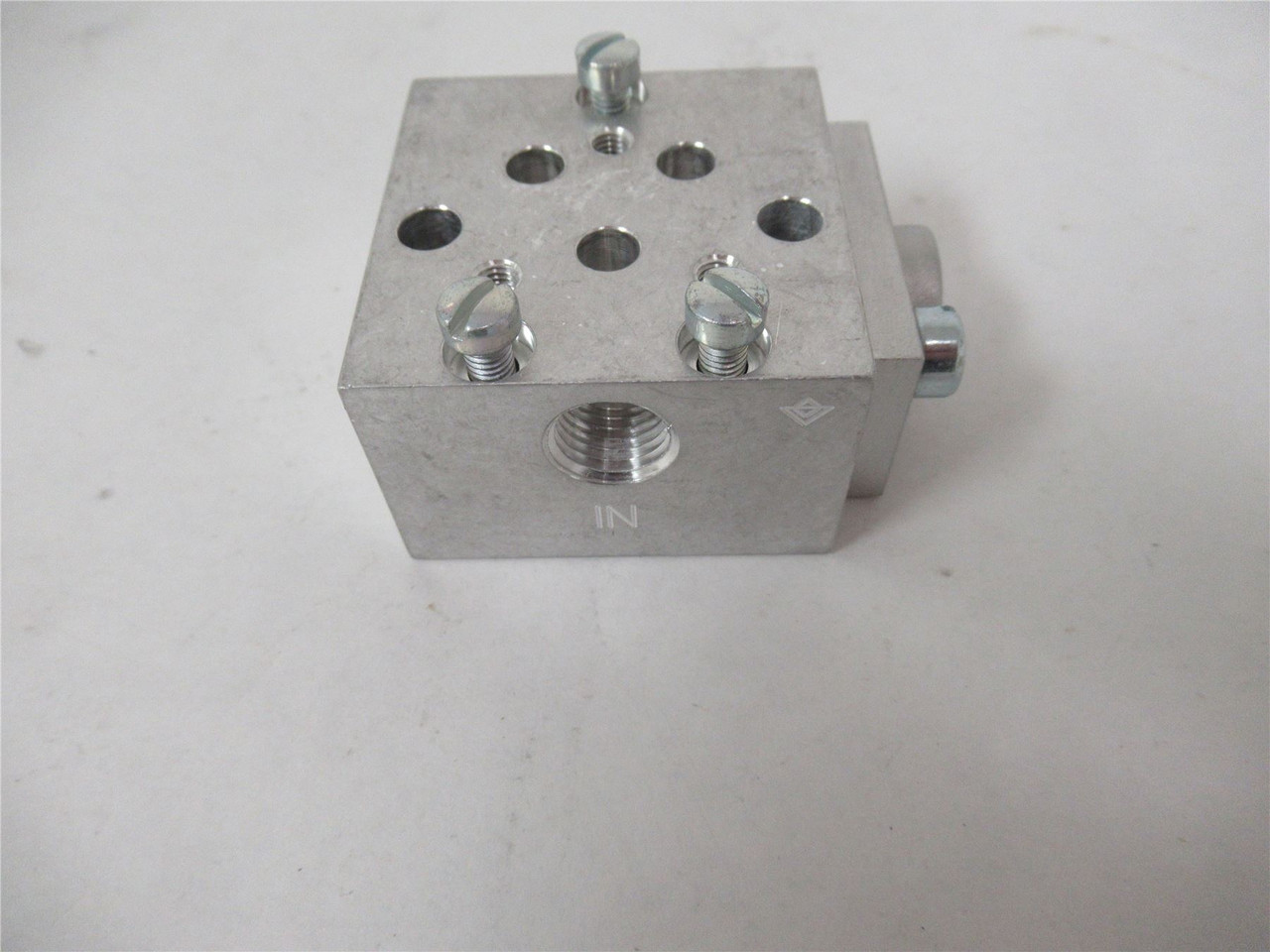 Versa KM-430; Pneumatic Subplate 4 Way Valve 1/4" NPT Ports
