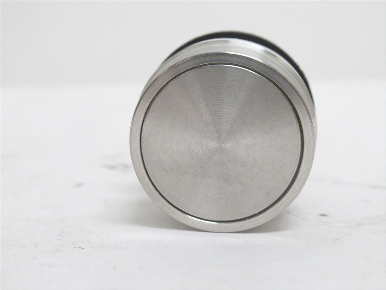 Schlegel 16197279; Pushbutton; Momentary Contact; 22mm