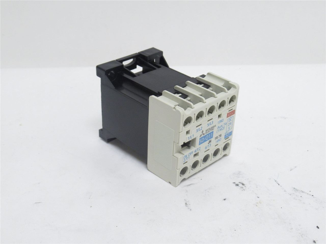 Mitsubishi SD-Q11JH; Magnetic Contactor; 20A; 3P; Coil: 24VDC