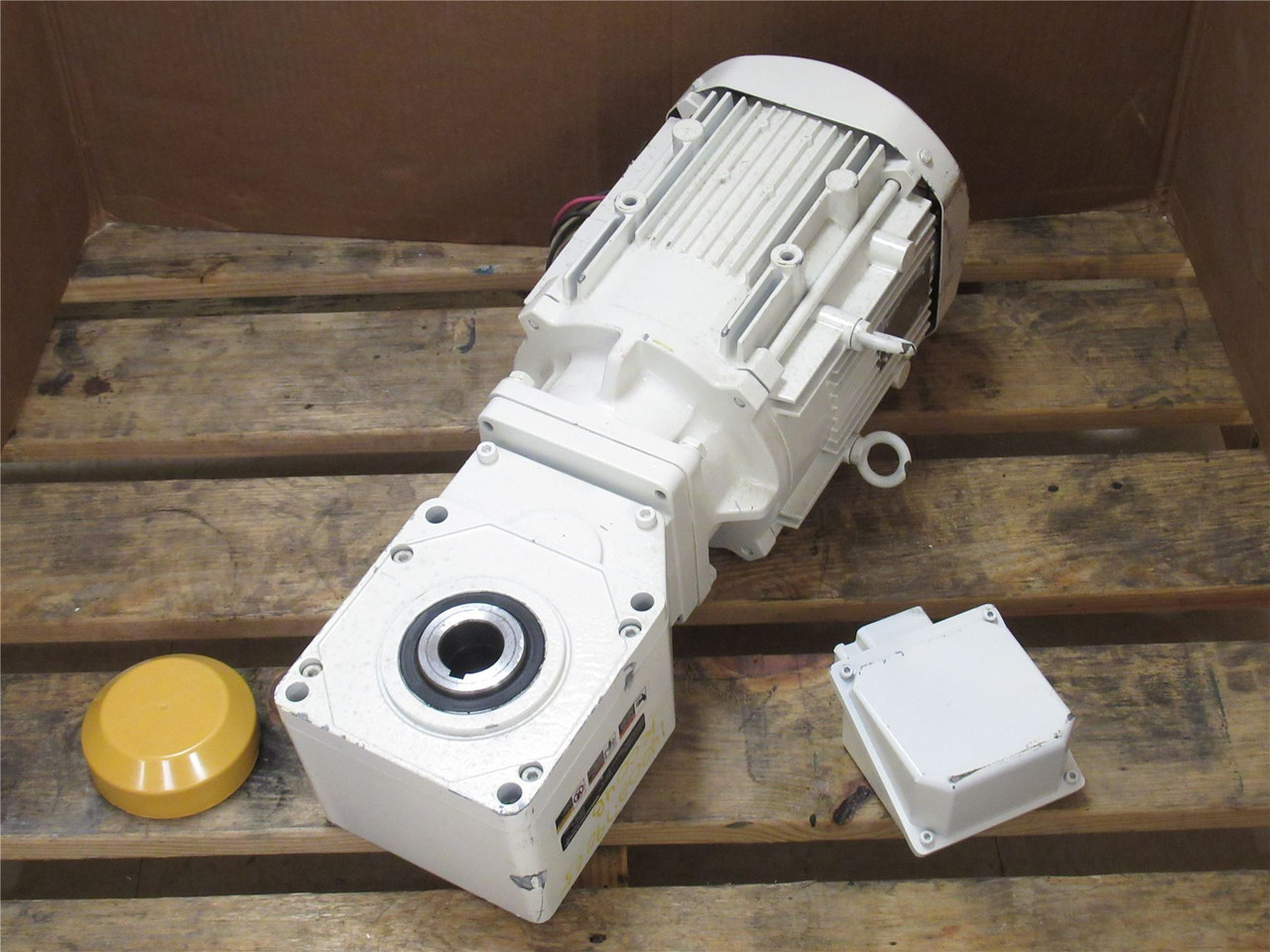 Sumitomo RNYMS5-1522YB-EP-10; Gearmotor 10:1 Ratio; 3.5HP
