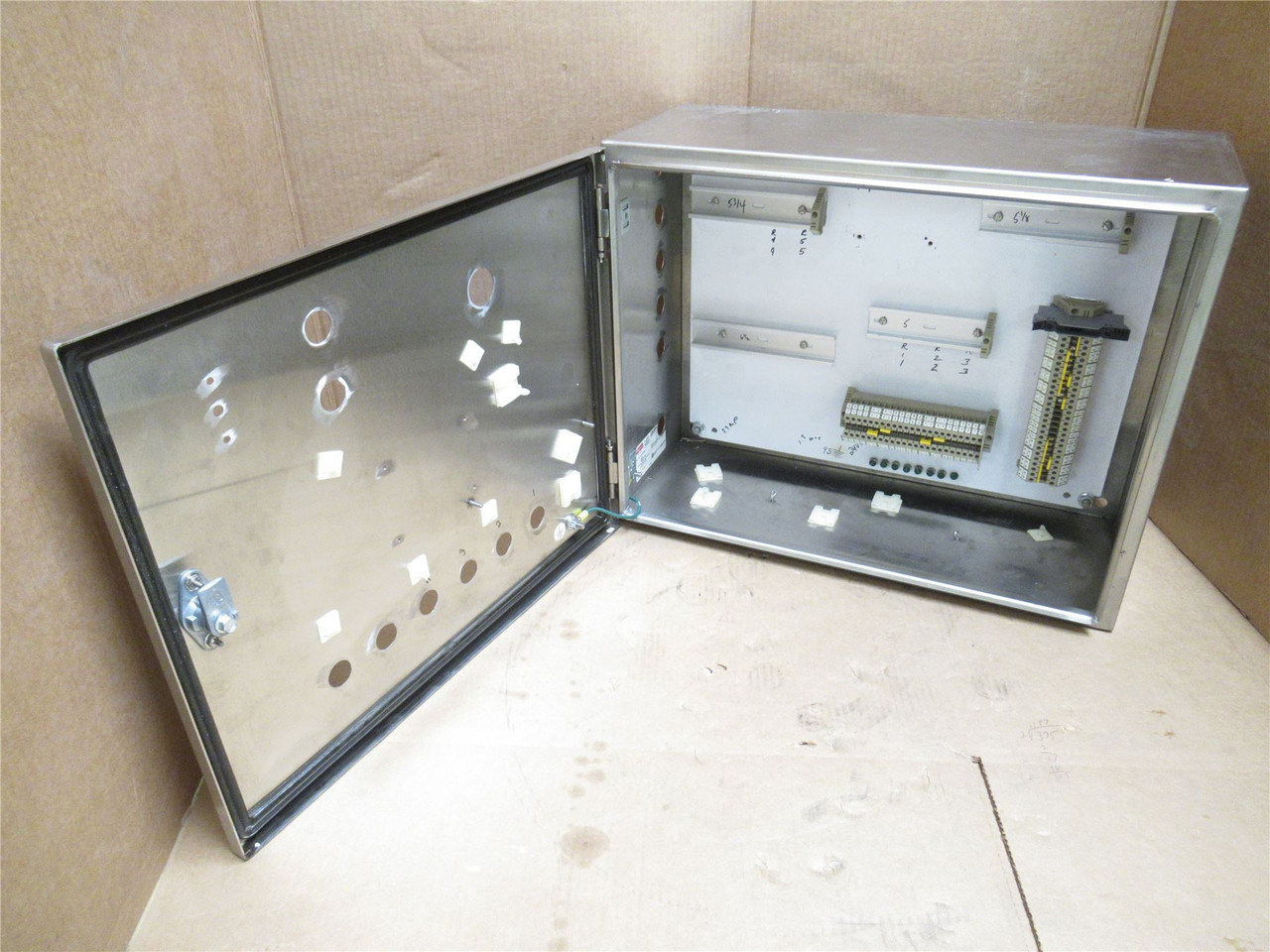 Hoffman CSD16208SS; Wallmount Enclosure; SS-304; 16" x 20" x 8"