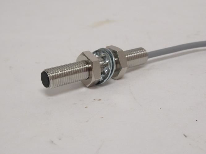 Balluff BES002T; Prox Sensor; 12-30VDC; 200mA