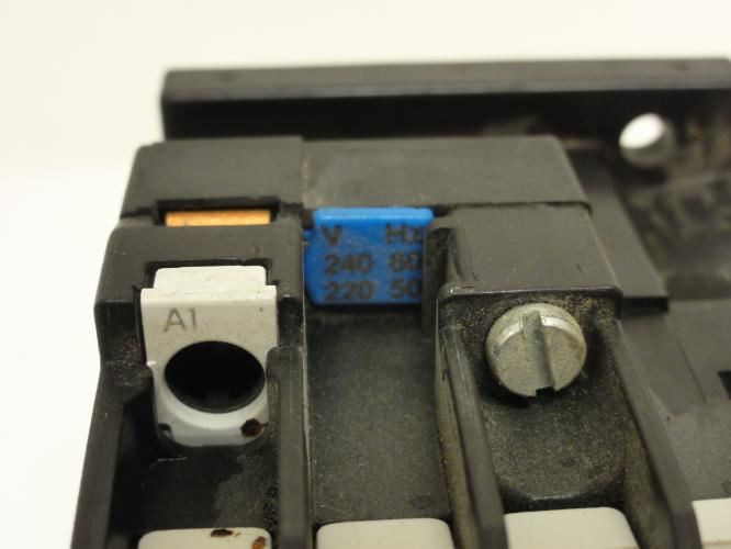 Siemens 3TH4382-0AP6; Control Relay; 10A; 10P; Coil: 240V@50Hz