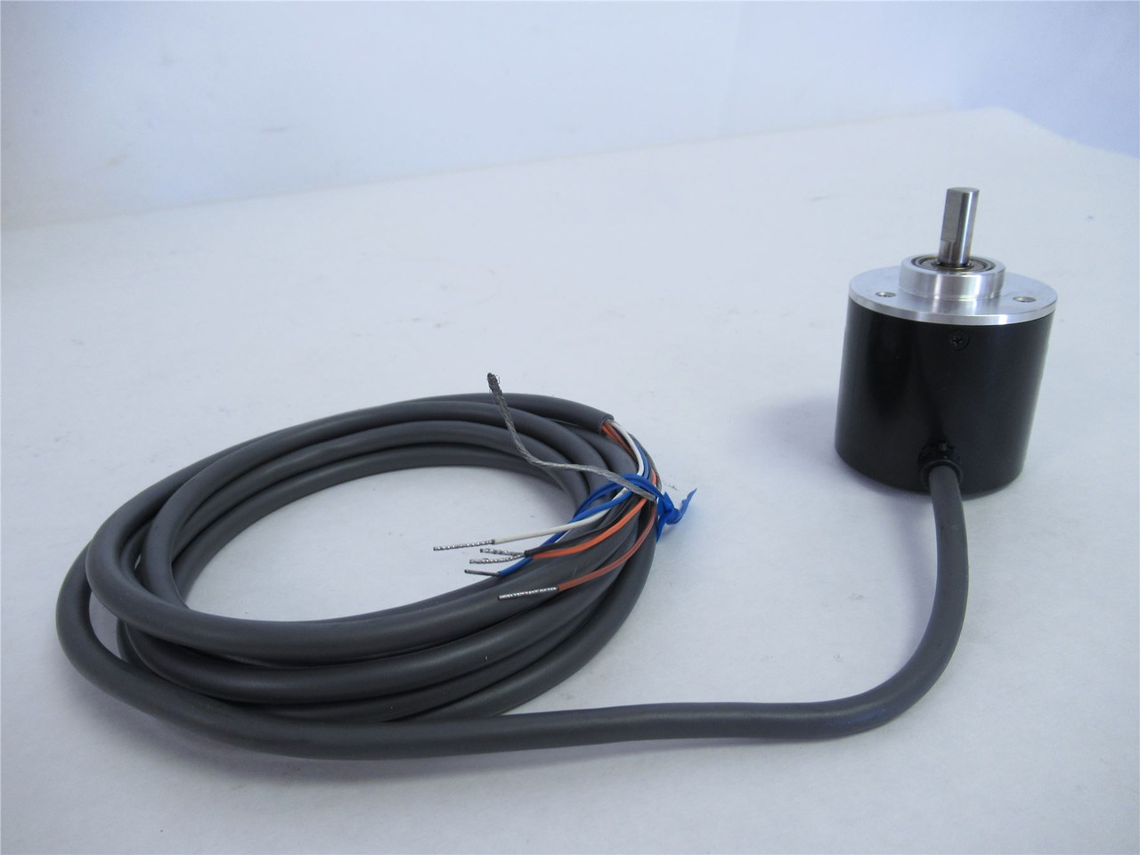 Omron E6B2-CWZ6C; Rotary Encoder; 5-24VDC; 70mA; 500P/R