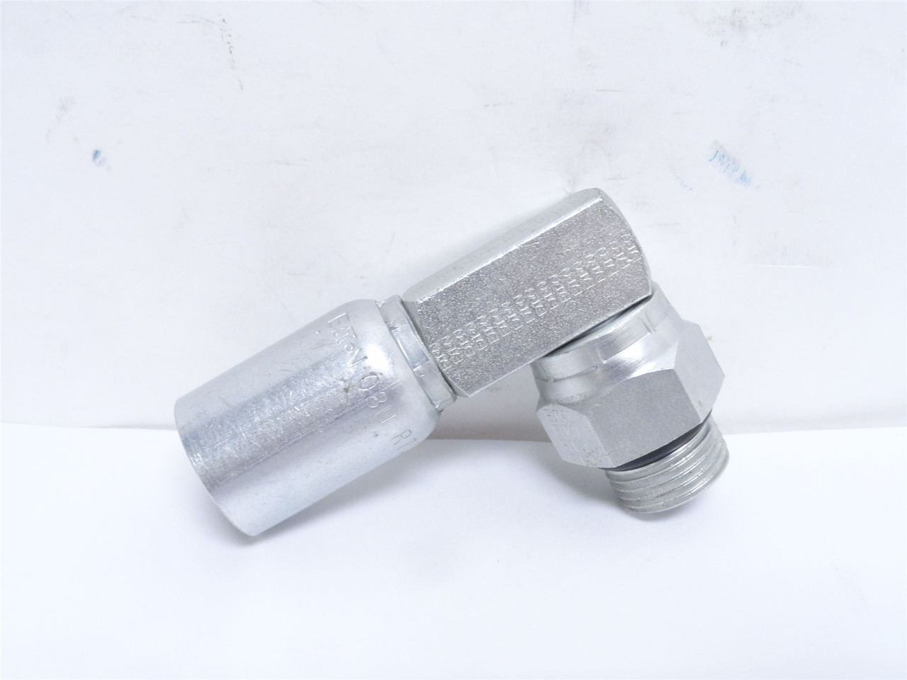 Eaton 08U-R70; Crimp Swivel Elbow 90Deg; 1/2" Tube x 5/8" BOSS