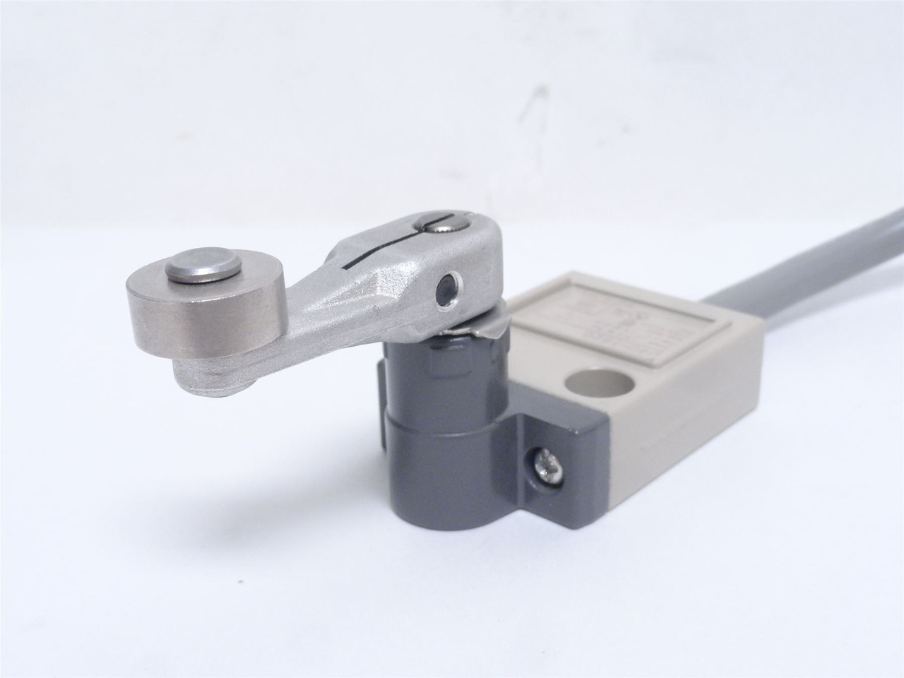 Omron D4C-1620; Compact Limit Switch; 250VAC; 5A; 3m Wire