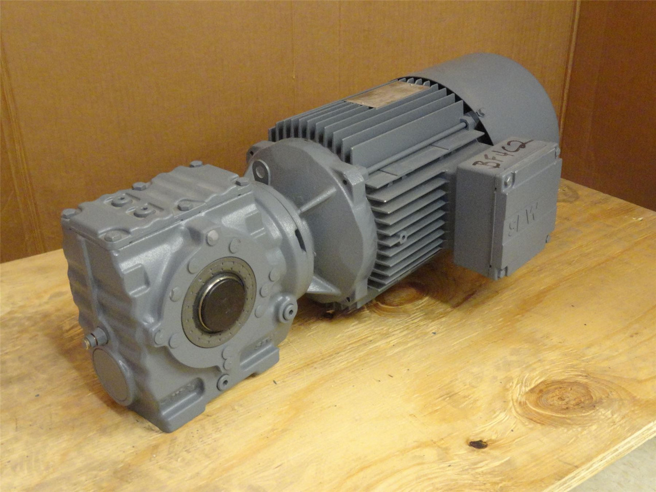 SEW SA47MV100M8/VR; Brake Gearmotor; 17.62:1 Ratio; 277/480VAC