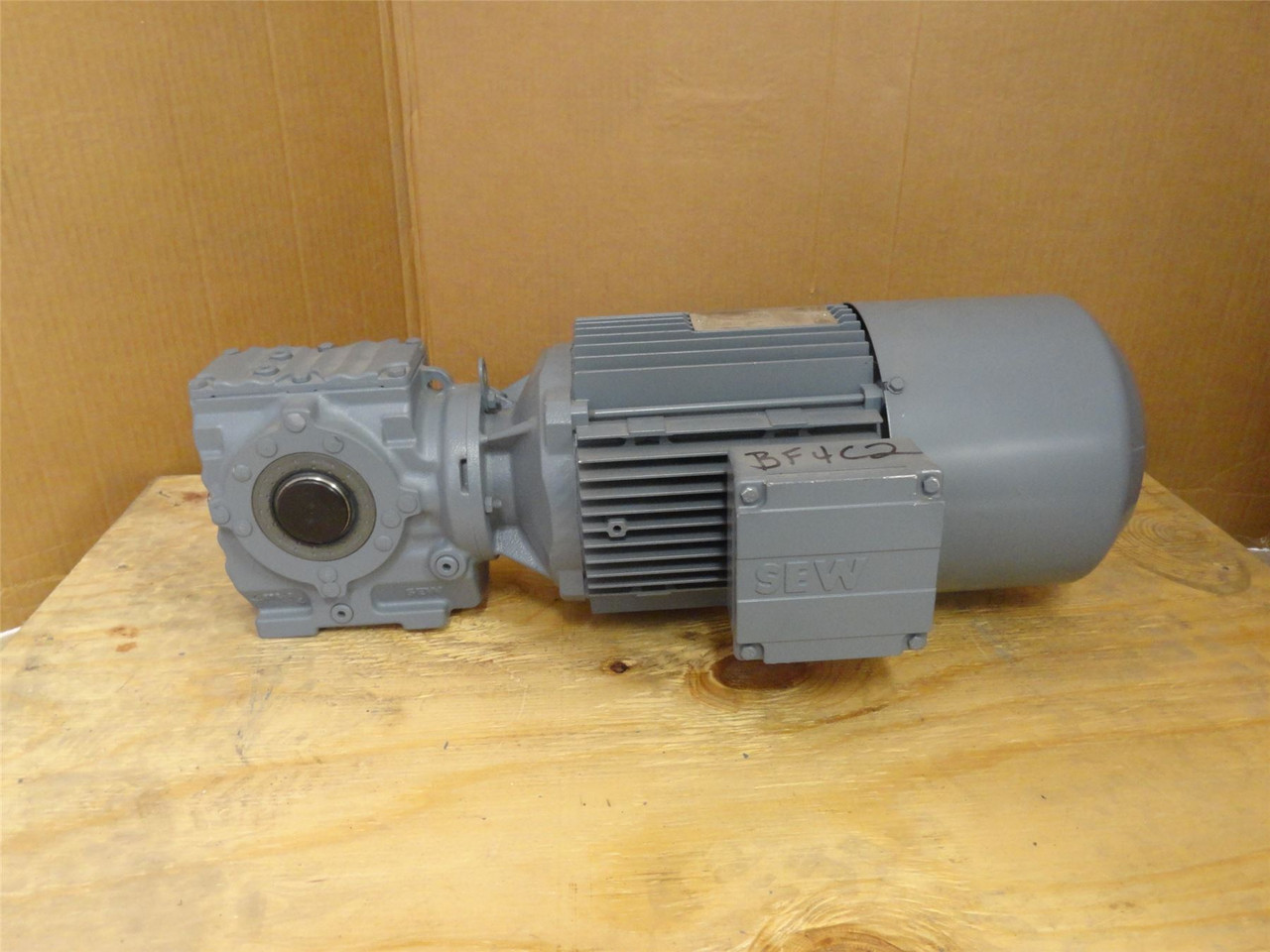 SEW SA47MV100M8/VR; Brake Gearmotor; 17.62:1 Ratio; 277/480VAC