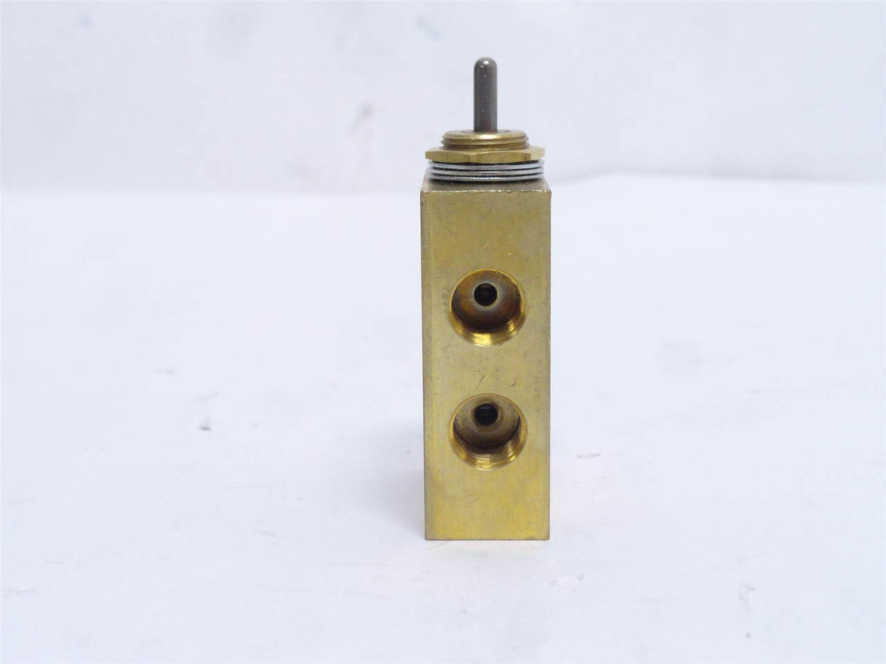 Clipper MJV-4; Directional Control Valve; 1/8NPT; 100PSI