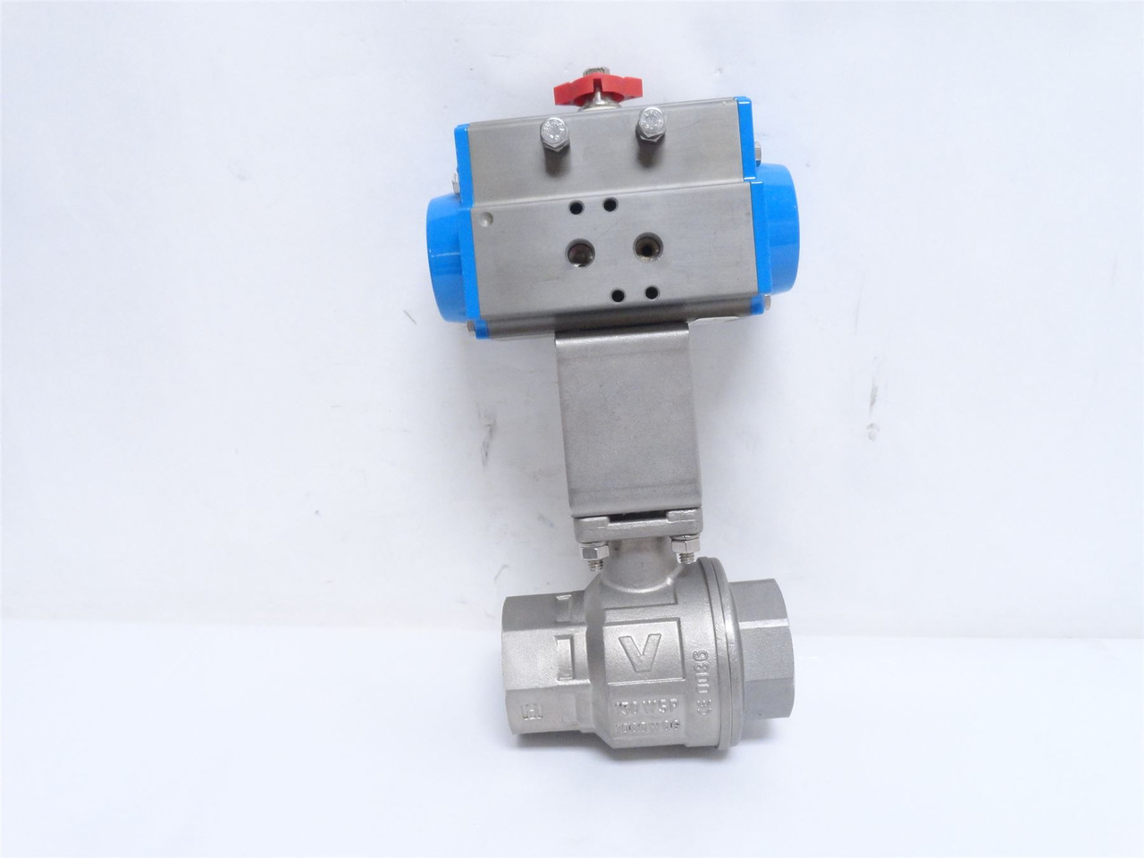 Valbia 82DA1310; Actuated Ball Valve; SS; 1-1/2NPT; 116PSI